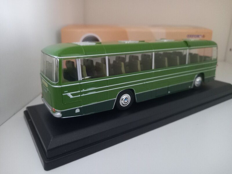 1:76 Oxford Diecast 76DC004 Duple Commander Mk11 Coach Greenslades ...